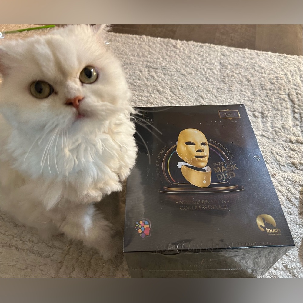 $9,500 retail — Spa grade LED face and neck mask — Prédiré Paris
